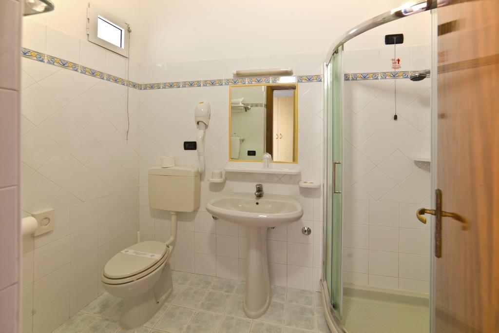 Hotel Riva Del Sole Forio di Ischia Pokoj fotografie