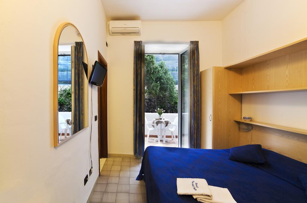 Hotel Riva Del Sole Forio di Ischia Pokoj fotografie