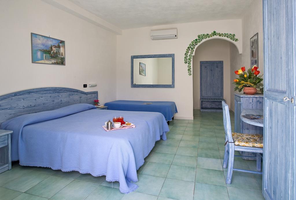 Hotel Riva Del Sole Forio di Ischia Pokoj fotografie